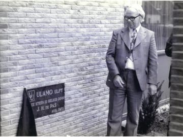 Onthulling van de eerste steen